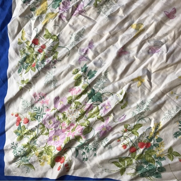 *Vintage* Gucci accessory collection 100% silk floral butterfly scarf - Picture 7 of 13